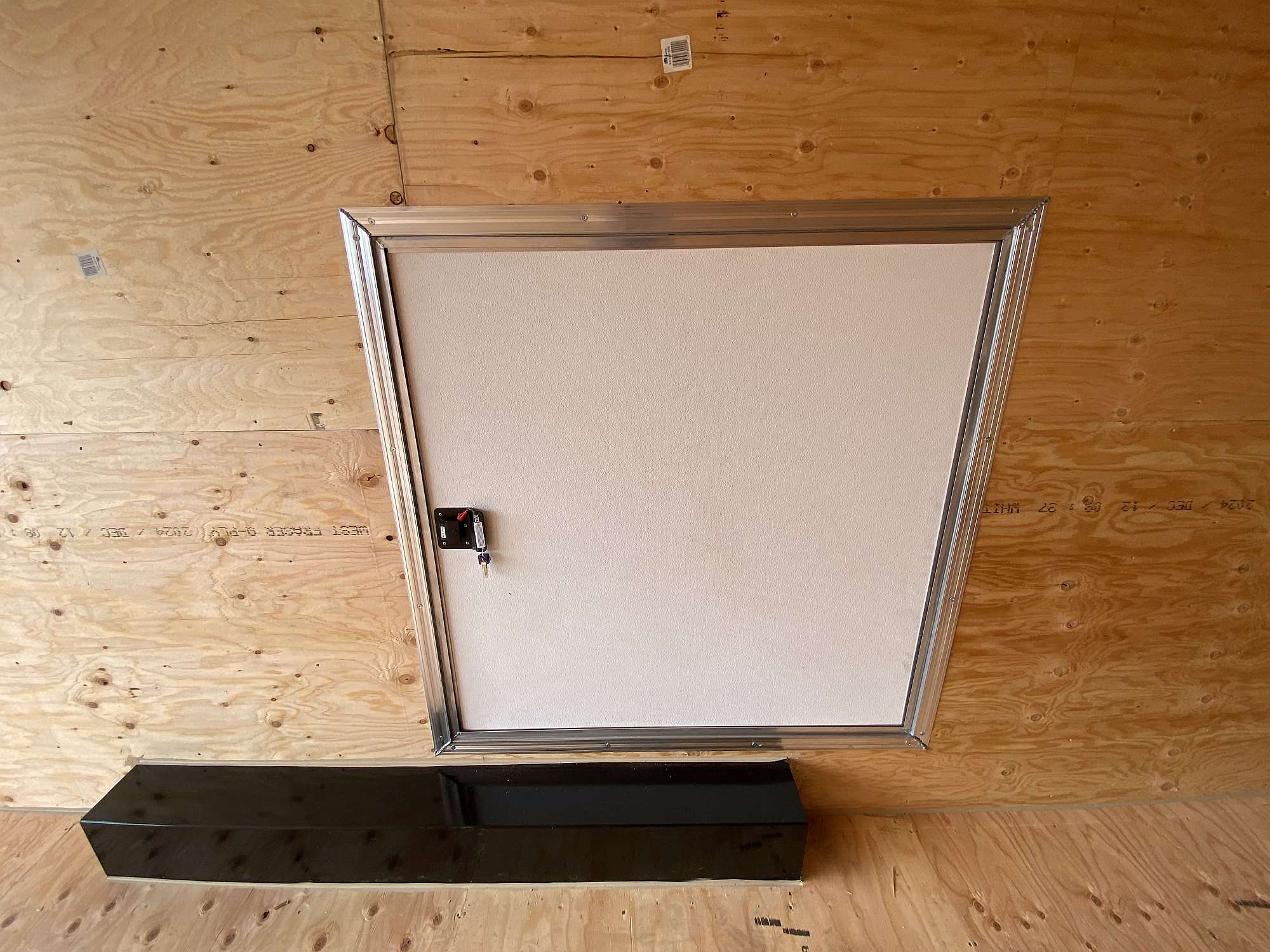 *Sale* 2026 Royal 8'x22' Enclosed Cargo w/ Free Escape Door!