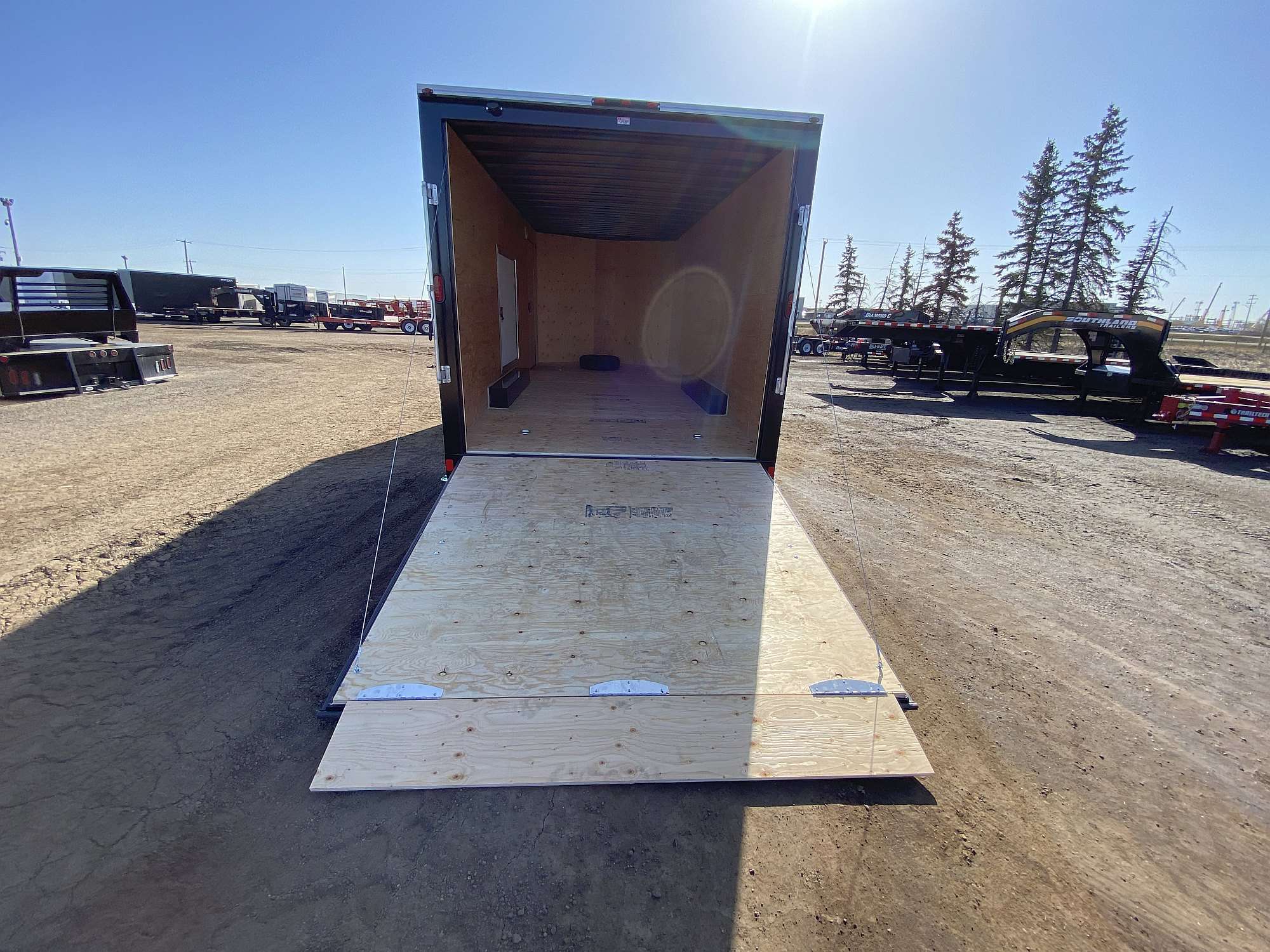 *Sale* 2026 Royal 8'x22' Enclosed Cargo w/ Free Escape Door!