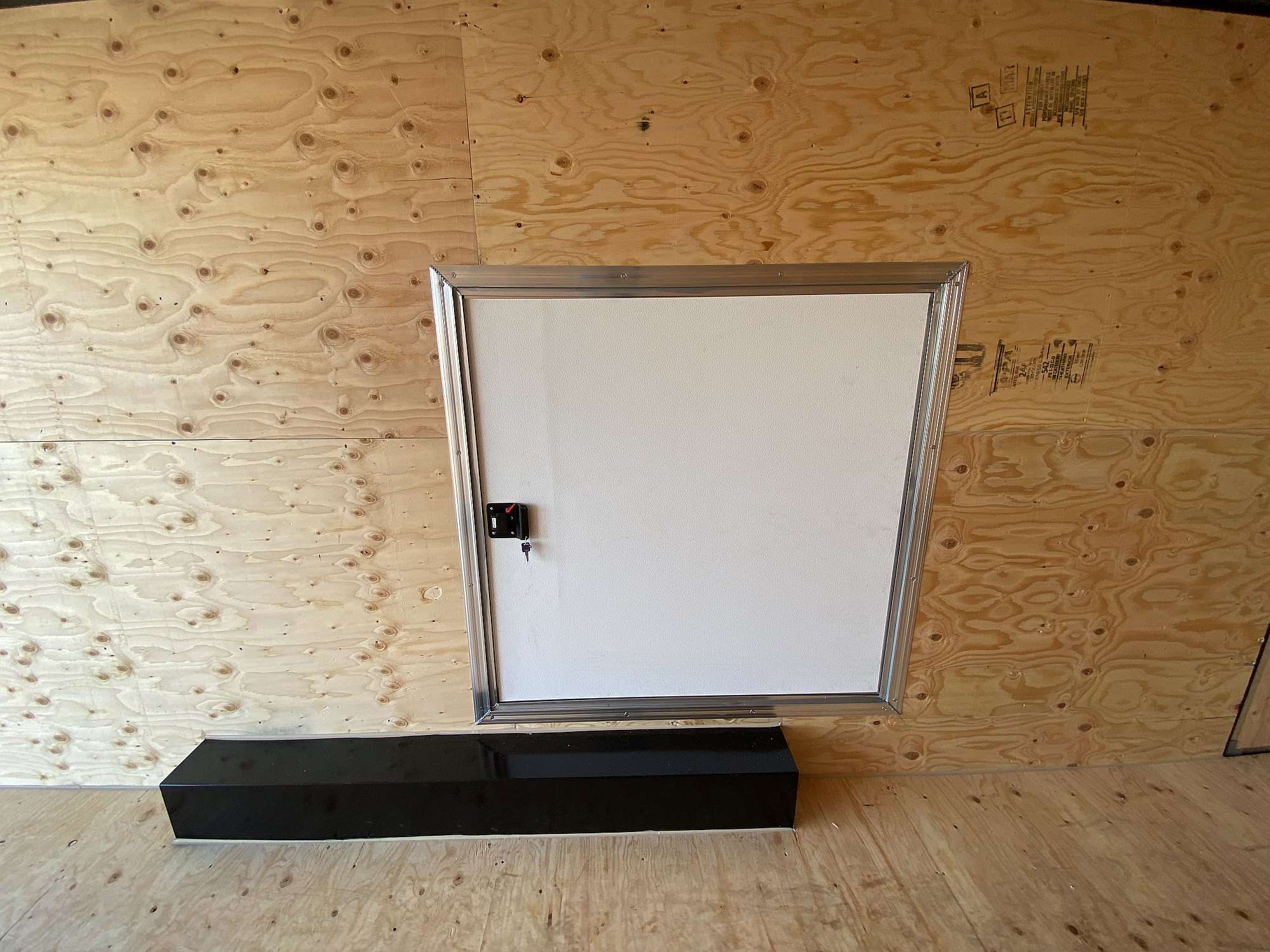 *Sale* 2026 Royal 8'x22' Enclosed Cargo w/ Free Escape Door!