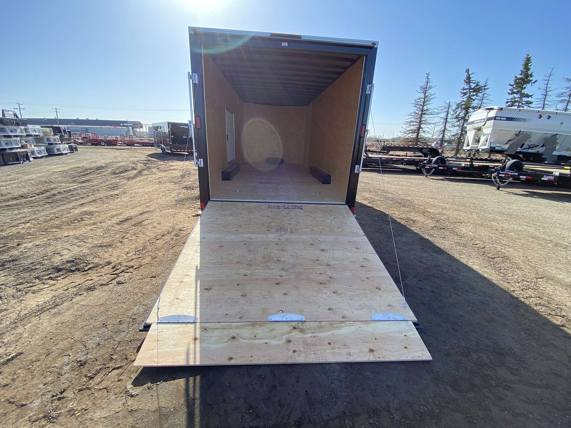 *Sale* 2026 Royal 8'x22' Enclosed Cargo w/ Free Escape Door!