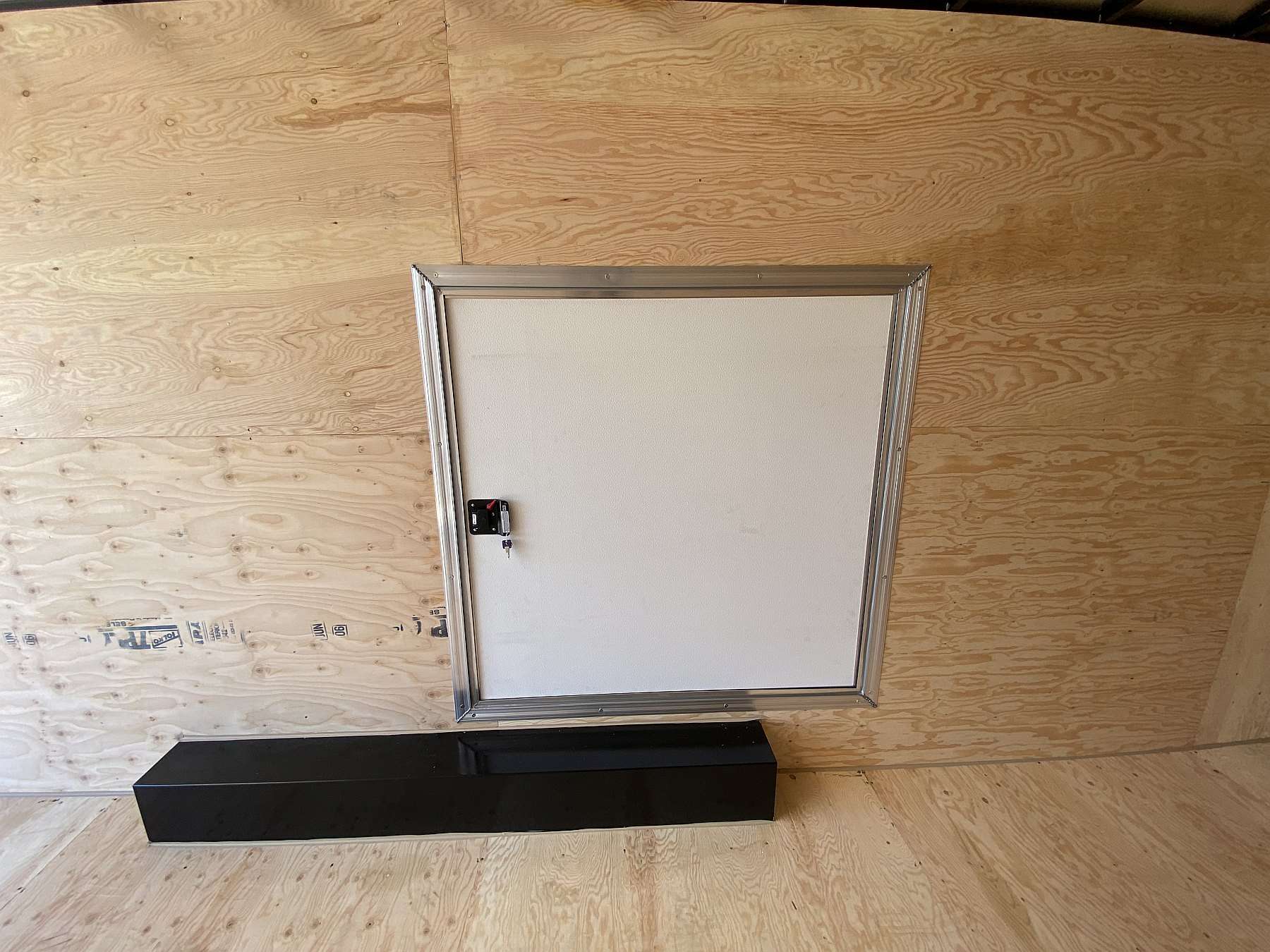 *Sale* 2026 Royal 8'x22' Enclosed Cargo w/ Free Escape Door!