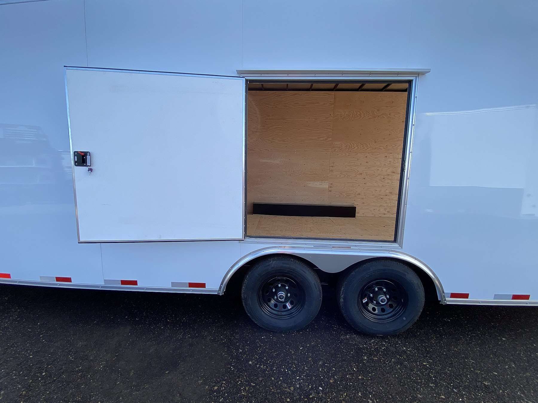 *Sale* 2026 Royal 8'x26' Enclosed Cargo w/ Free Escape Door!