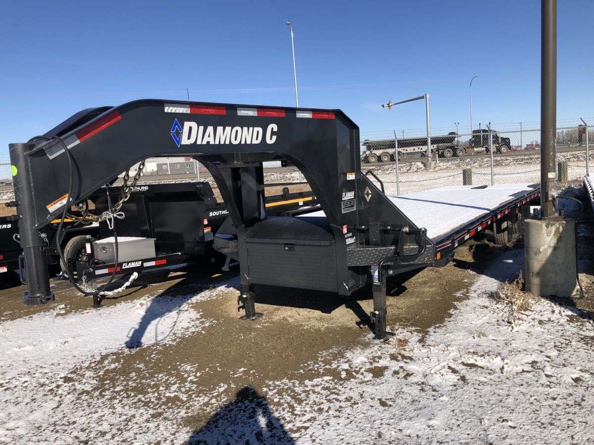 *Seasonal Clearout* 2023 Diamond C 30' Gooseneck Trailer