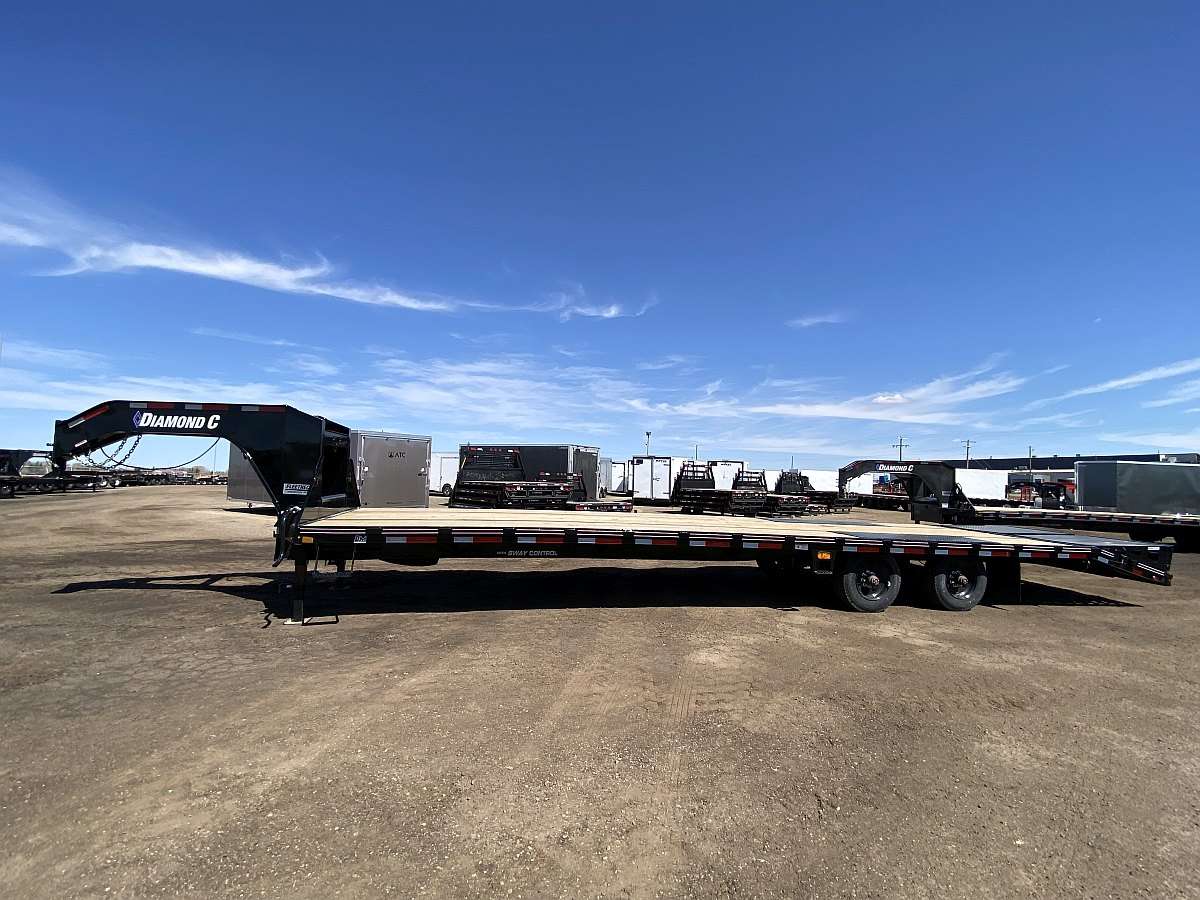 *Seasonal Clearout* 2023 Diamond C 35' Gooseneck Trailer