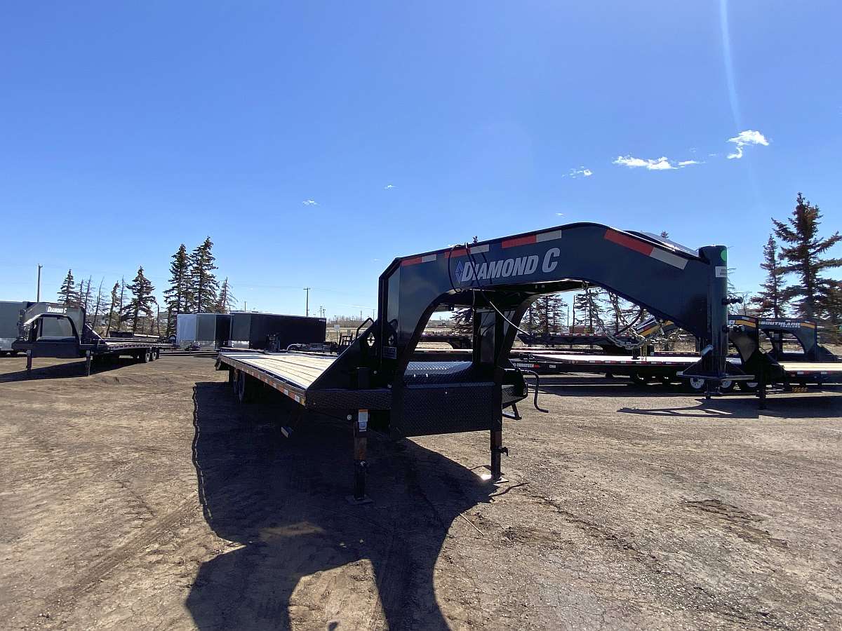 *Seasonal Clearout* 2023 Diamond C 35' Gooseneck Trailer