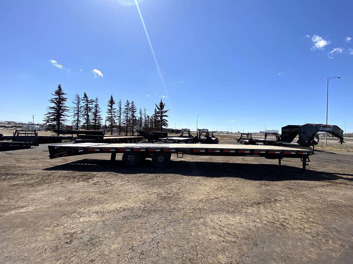 *Seasonal Clearout* 2023 Diamond C 35' Gooseneck Trailer