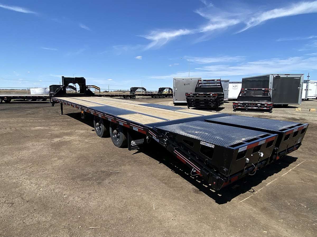 *Seasonal Clearout* 2023 Diamond C 35' Gooseneck Trailer