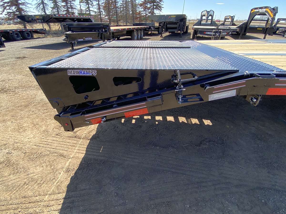 *Seasonal Clearout* 2023 Diamond C 35' Gooseneck Trailer