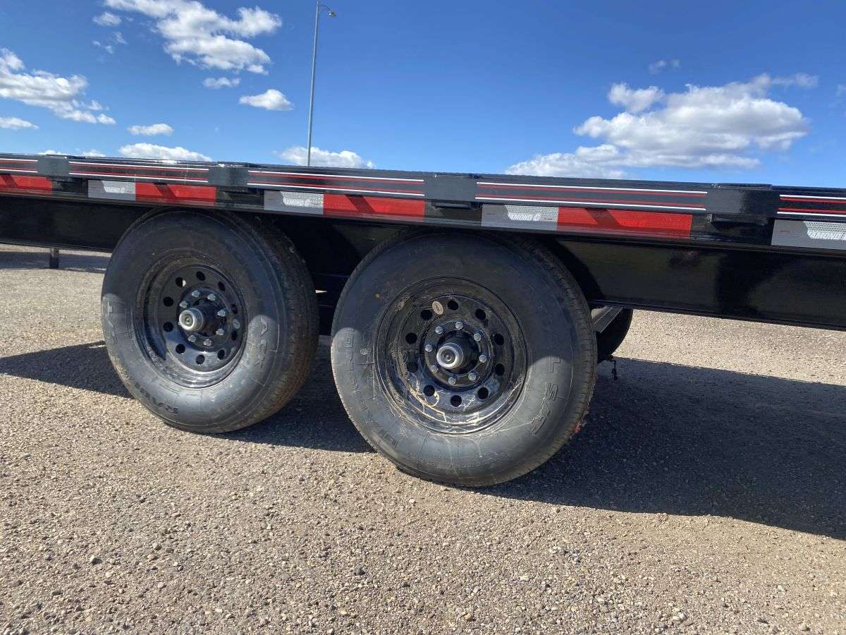 *Seasonal Clearout* 2024 Diamond C 20' Deck-Over Trailer