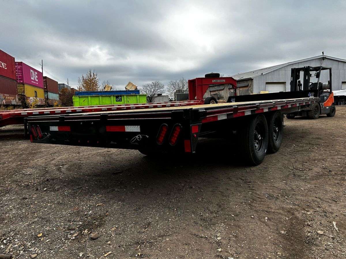 *Seasonal Clearout* 2024 Diamond C 20' Deck-Over Trailer