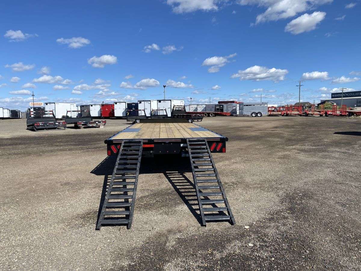 *Seasonal Clearout* 2024 Diamond C 20' Deck-Over Trailer