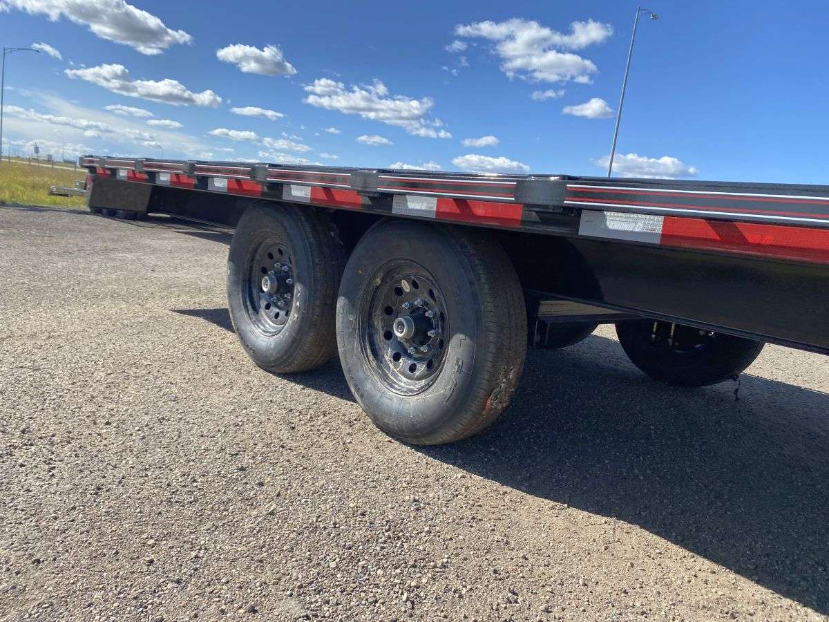 *Seasonal Clearout* 2024 Diamond C 20' Deck-Over Trailer