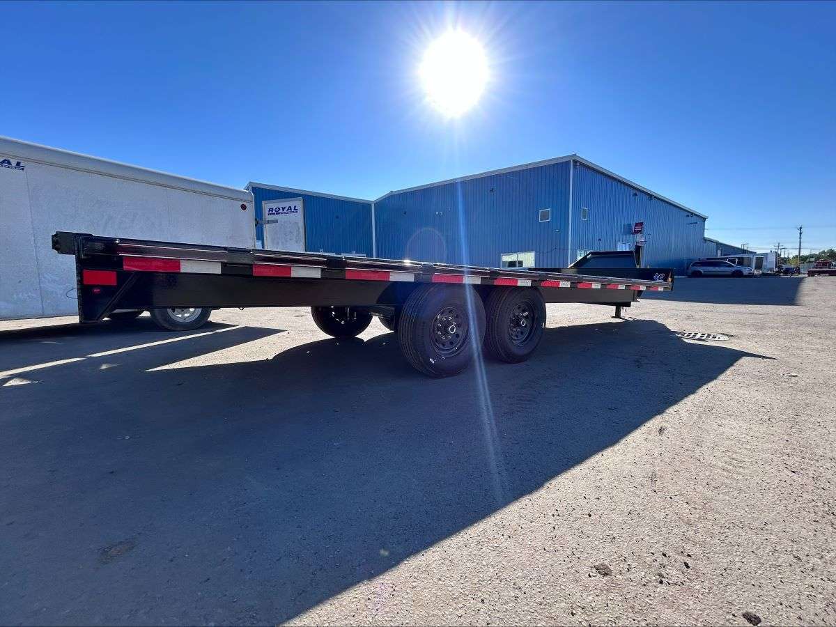 *Seasonal Clearout* 2024 Diamond C 20' Deck-Over Trailer