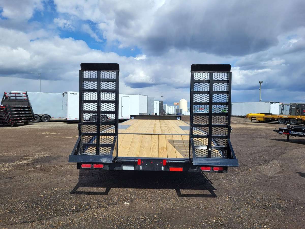 *Seasonal Clearout* 2024 Diamond C 24' Deck-Over Trailer