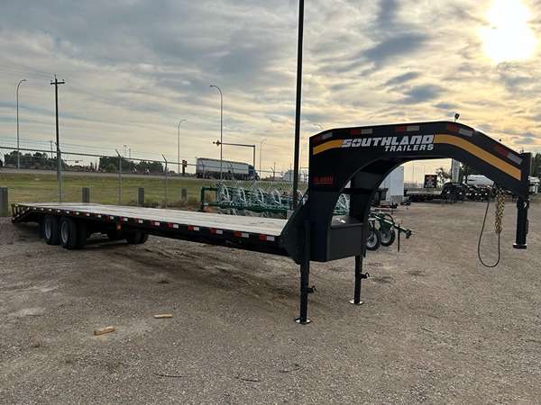 *Seasonal Clearout* Used 2021 Southland 34' Gooseneck