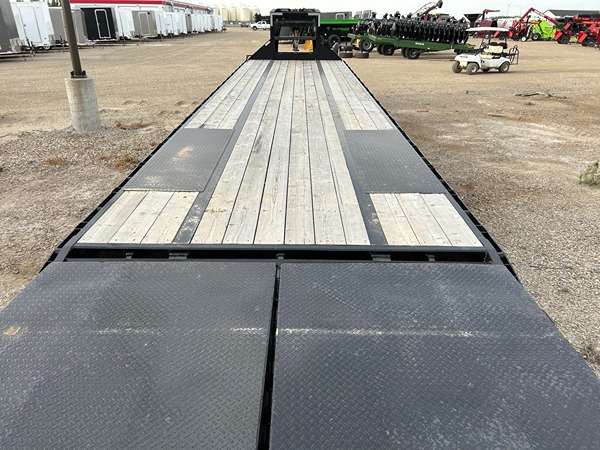 *Seasonal Clearout* Used 2021 Southland 34' Gooseneck