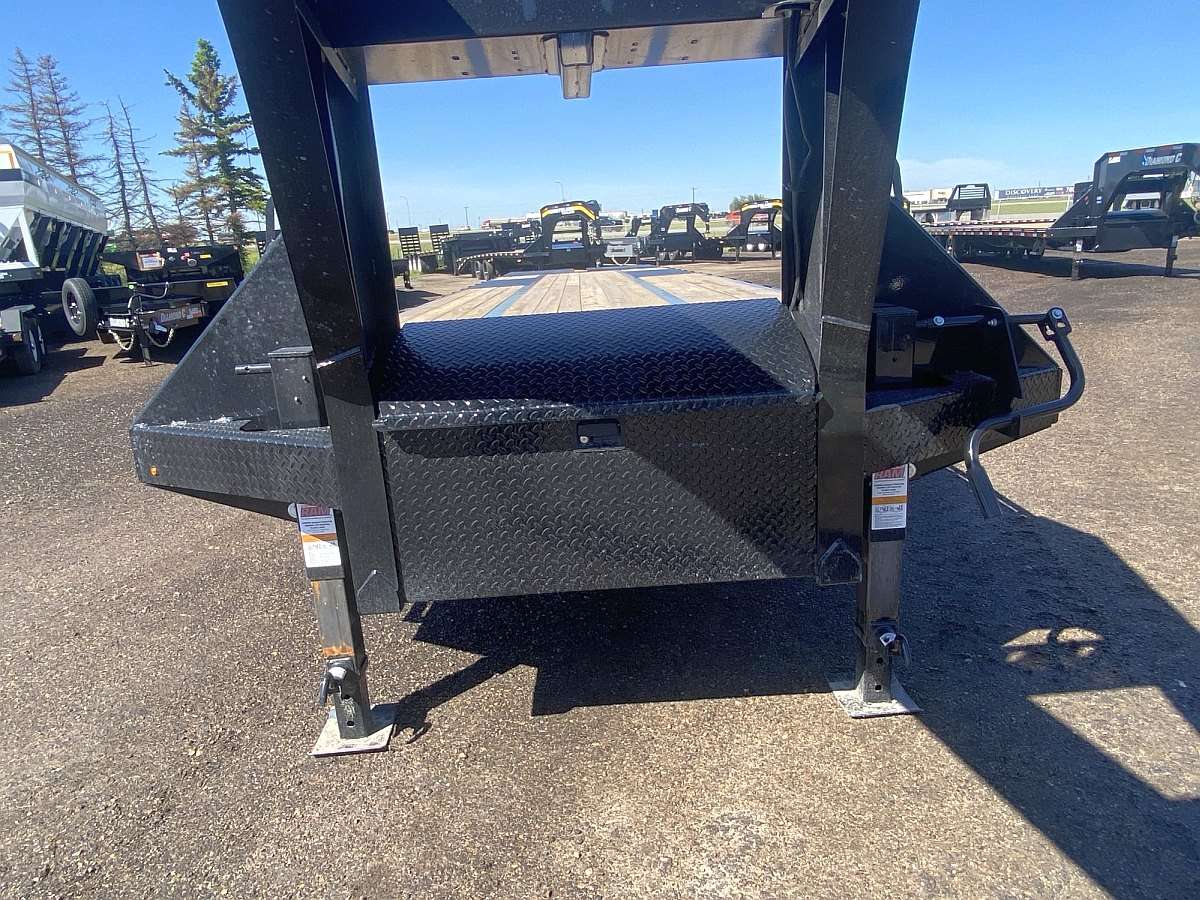 *Spring Clearout* 2024 Diamond C 38' Gooseneck Trailer