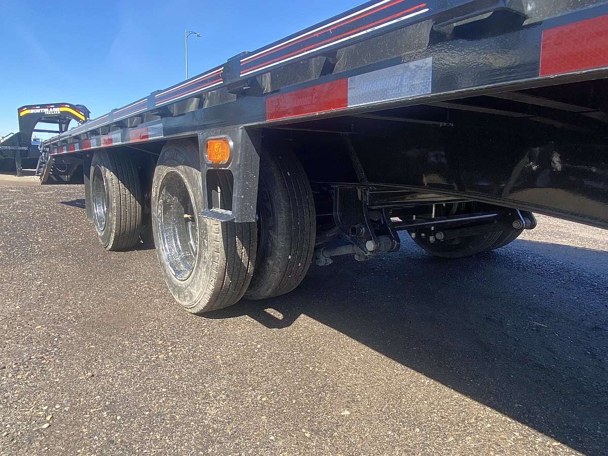 *Spring Clearout* 2024 Diamond C 38' Gooseneck Trailer