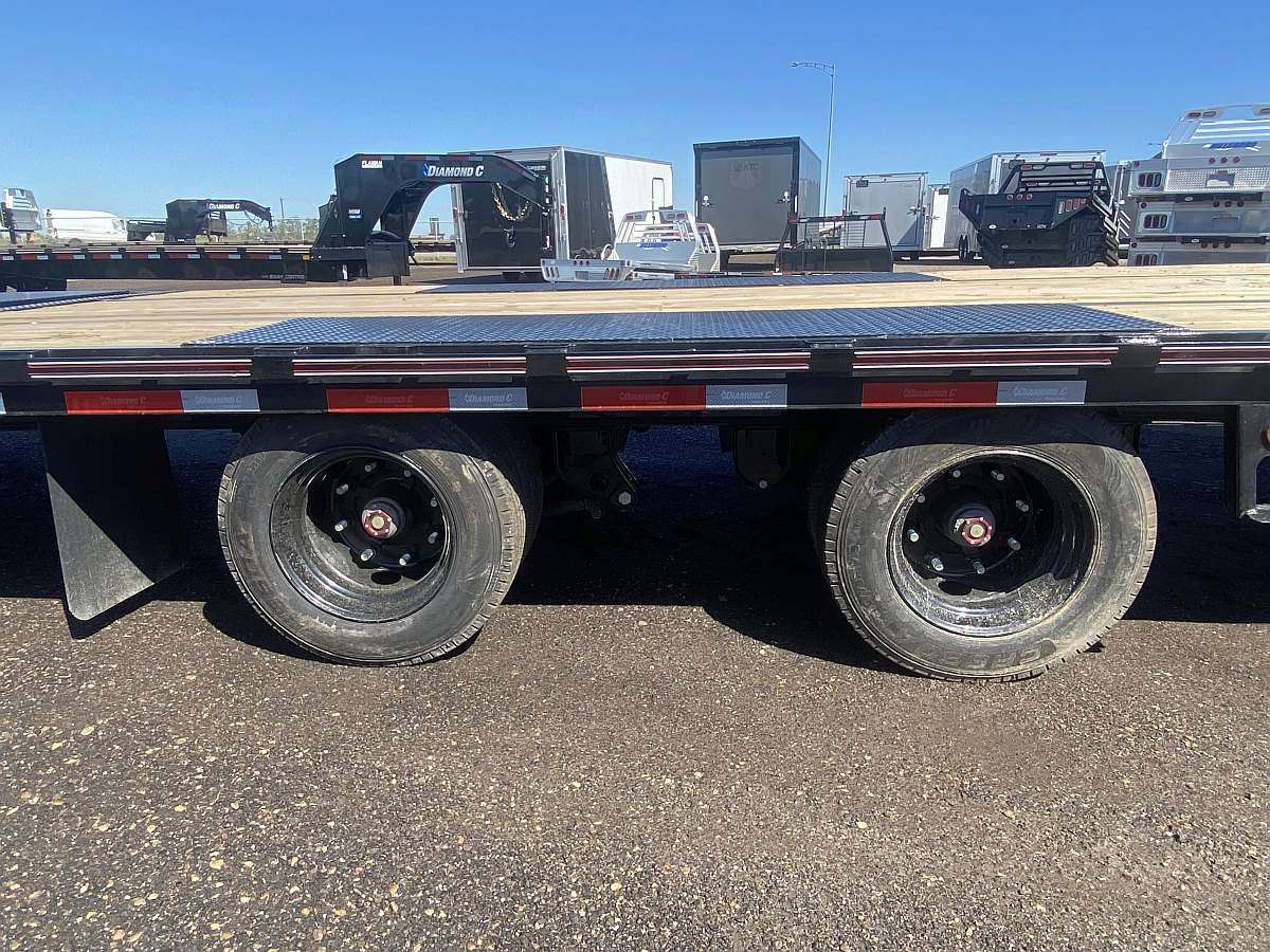 *Spring Clearout* 2024 Diamond C 38' Gooseneck Trailer