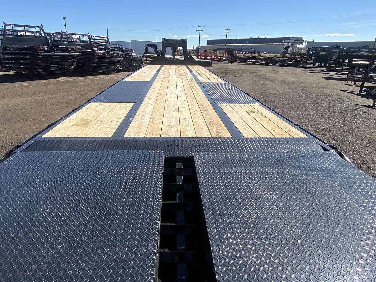 *Spring Clearout* 2024 Diamond C 38' Gooseneck Trailer