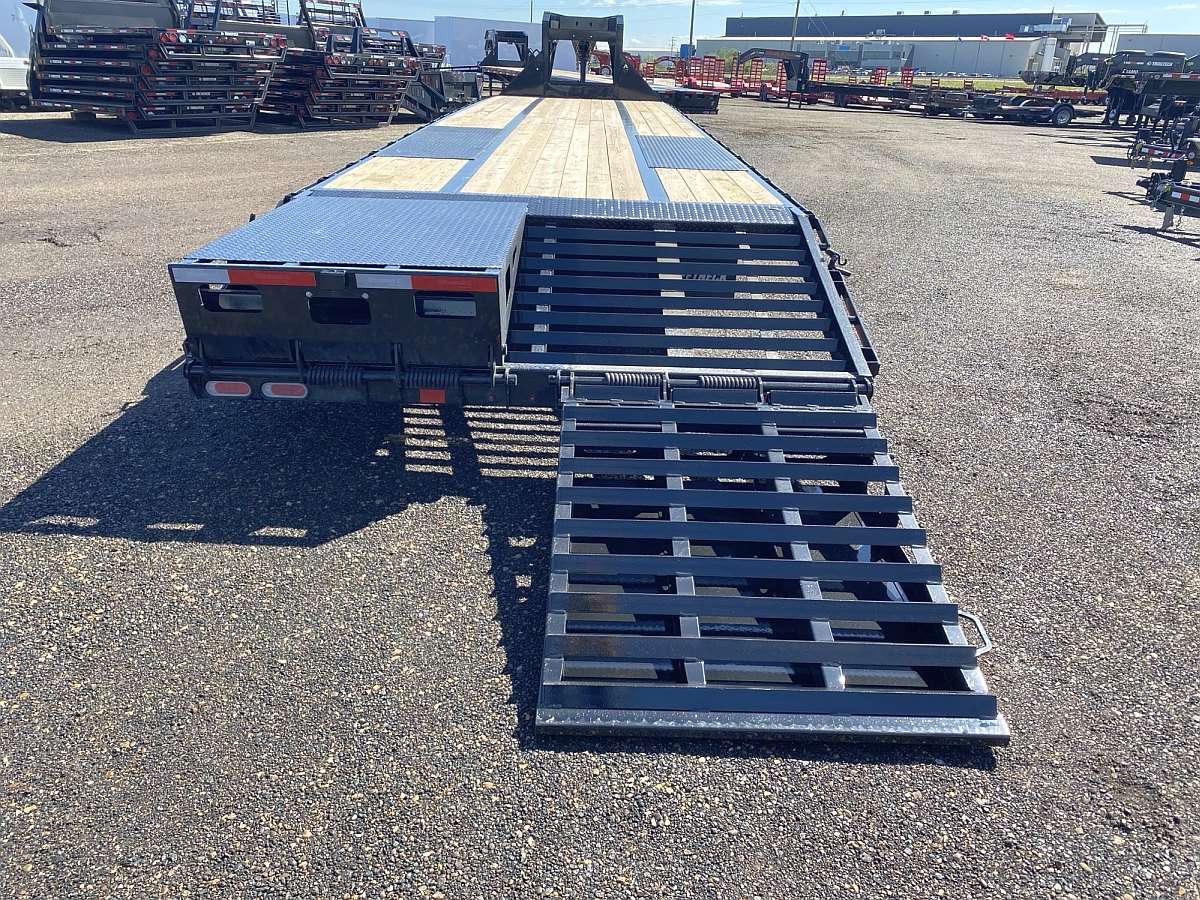 *Spring Clearout* 2024 Diamond C 38' Gooseneck Trailer
