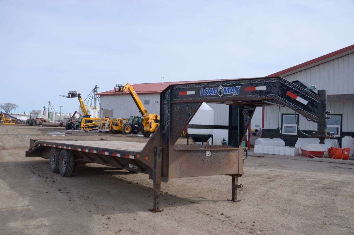 Used 2014 Load Max 8'5" x 32' Gooseneck Flat Deck