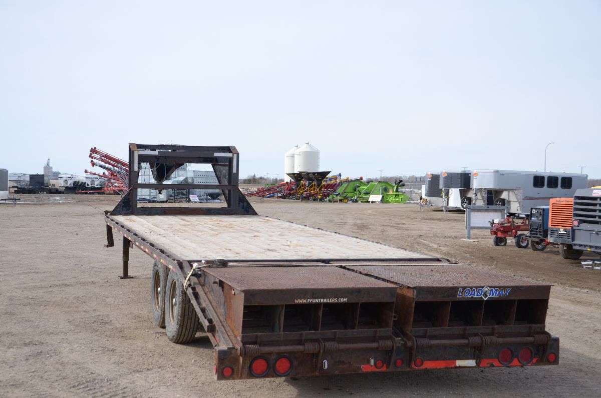 Used 2014 Load Max 8'5" x 32' Gooseneck Flat Deck