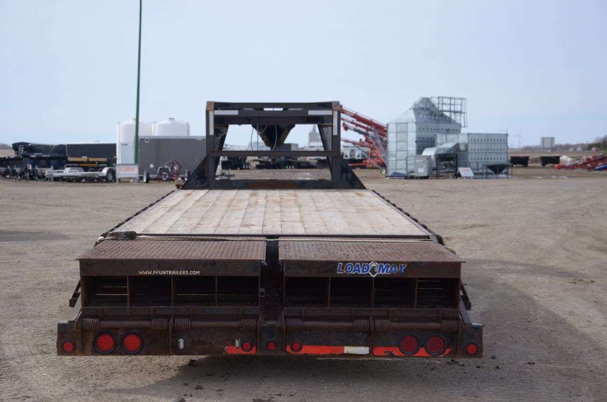 Used 2014 Load Max 8'5" x 32' Gooseneck Flat Deck