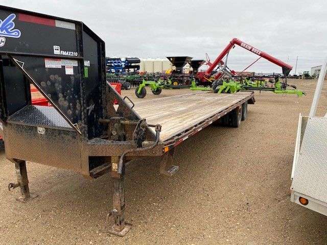 Used 2016 Diamond C FMAX 8'5" x 32' Gooseneck Flat Deck