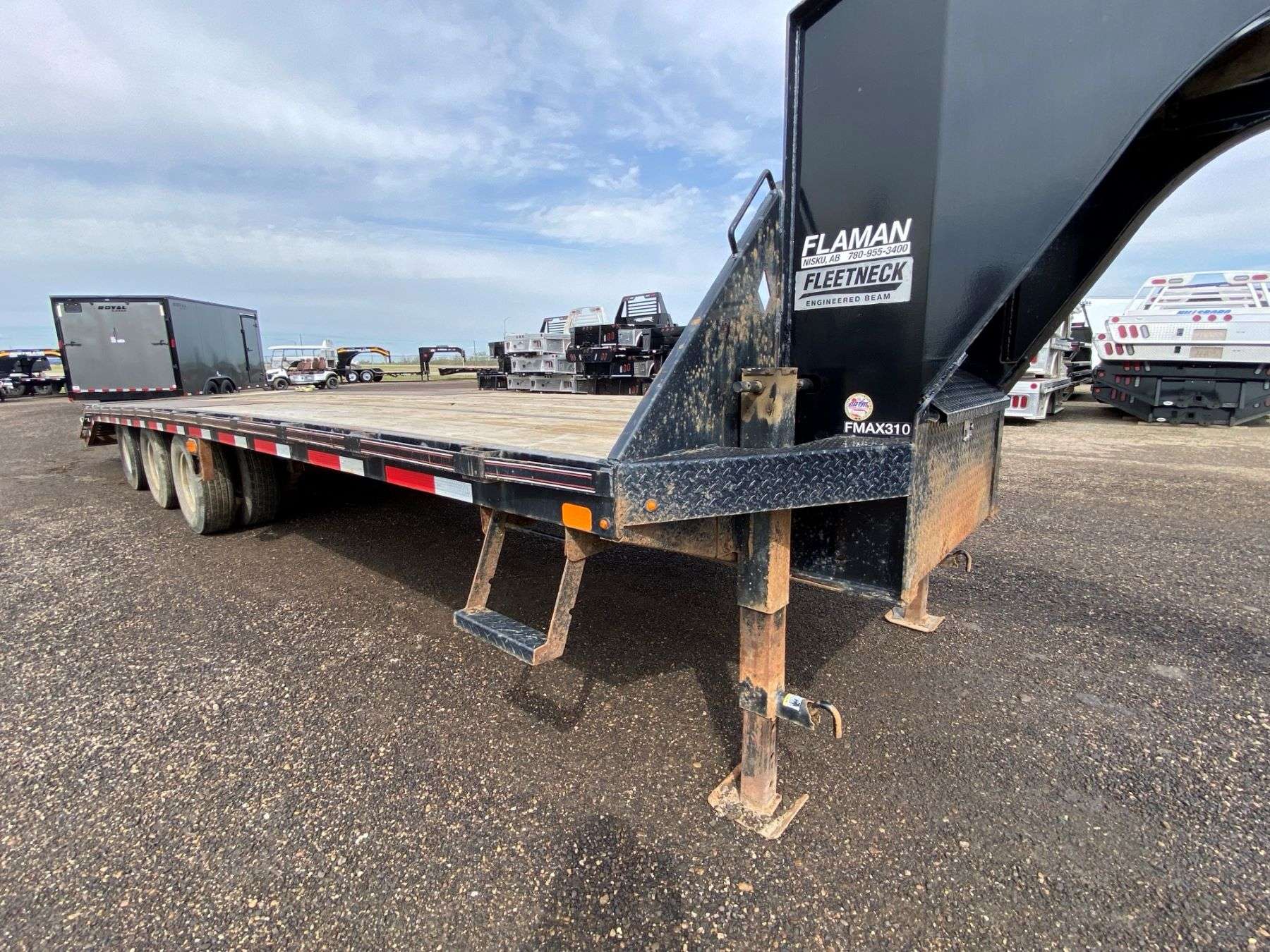 Used 2018 Diamond C FMAX310-30' Gooseneck Trailer