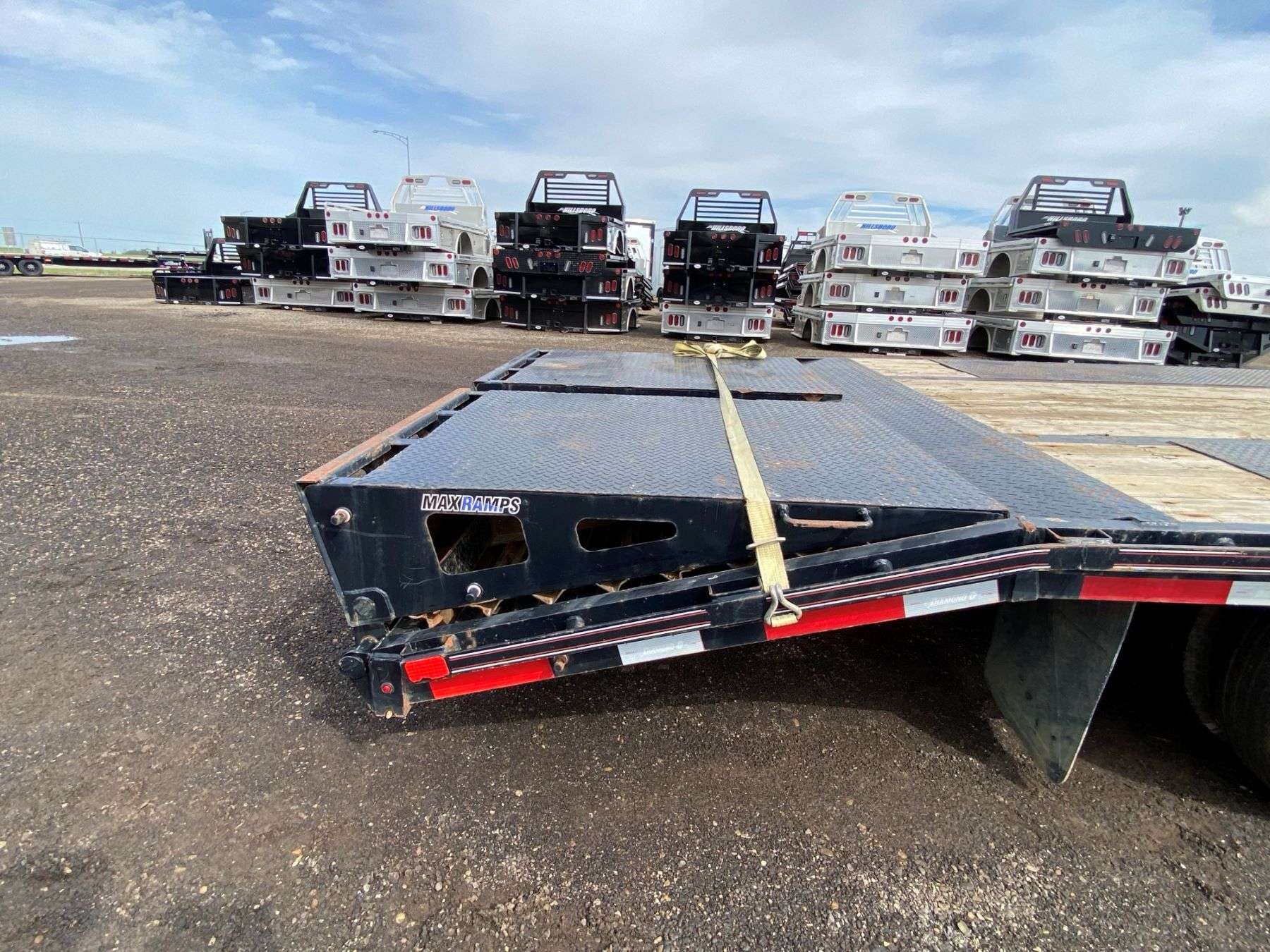 Used 2018 Diamond C FMAX310-30' Gooseneck Trailer