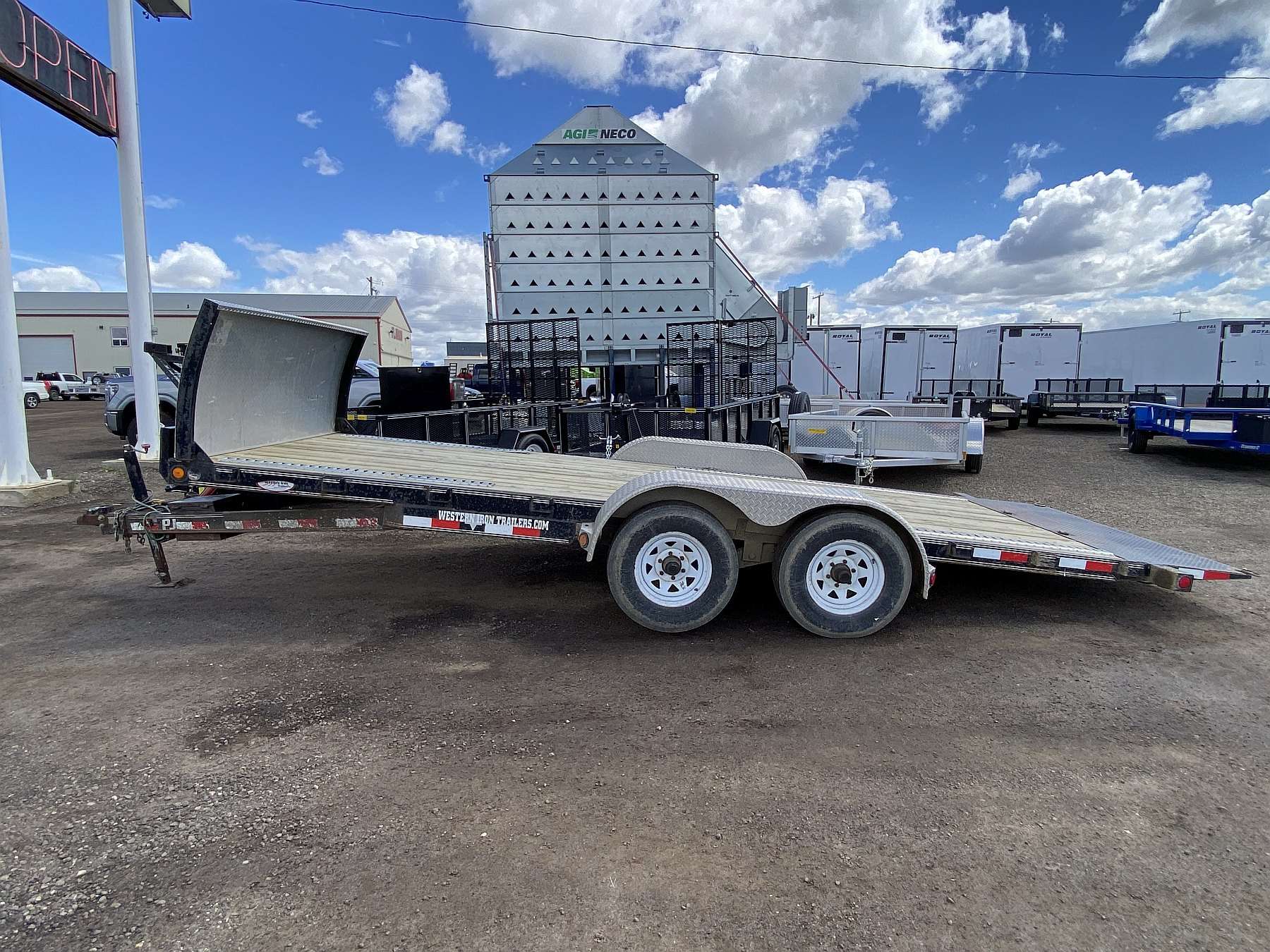 Used 2018 PJ Trailer 20' Power Tilt