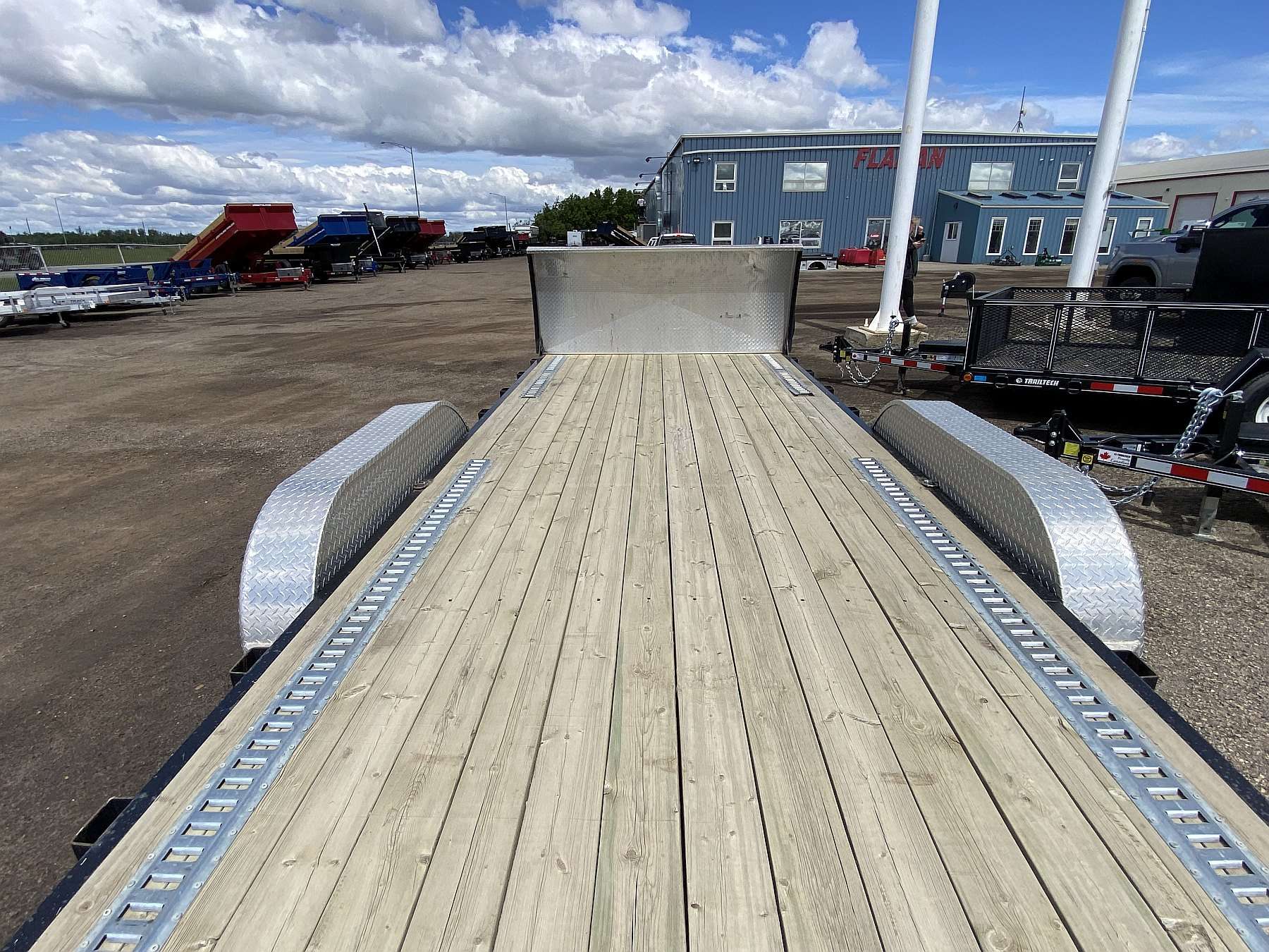 Used 2018 PJ Trailer 20' Power Tilt