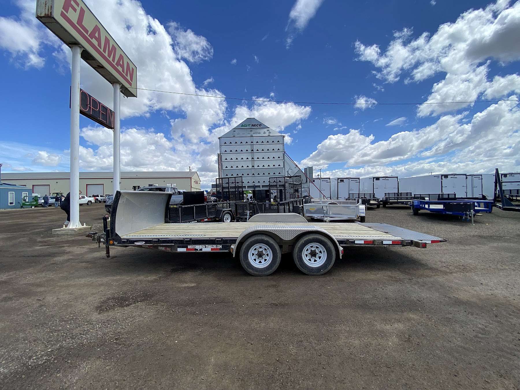 Used 2018 PJ Trailer 20' Power Tilt