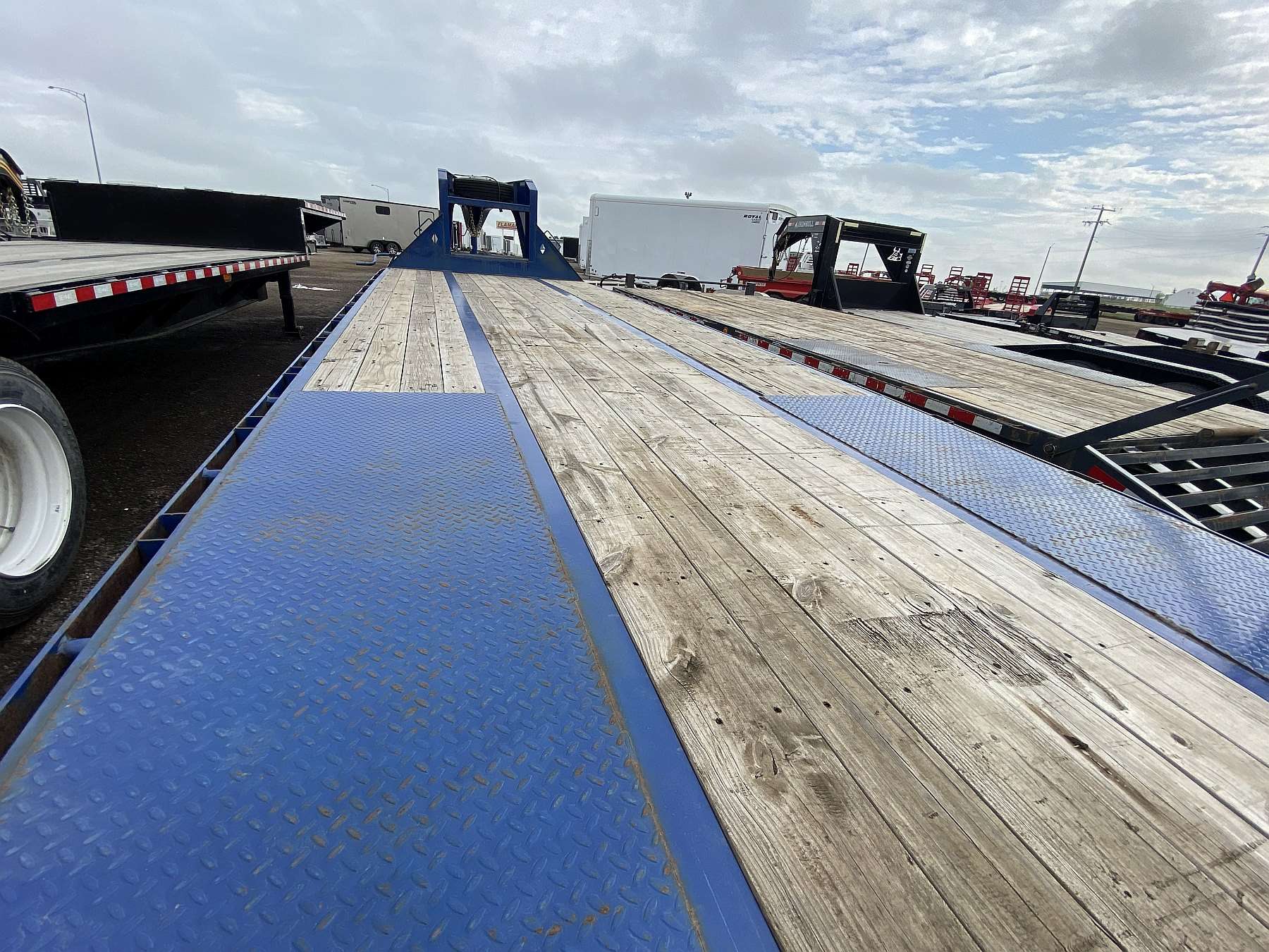 Used 2019 Diamond C FMAX216 - 35' Gooseneck Trailer