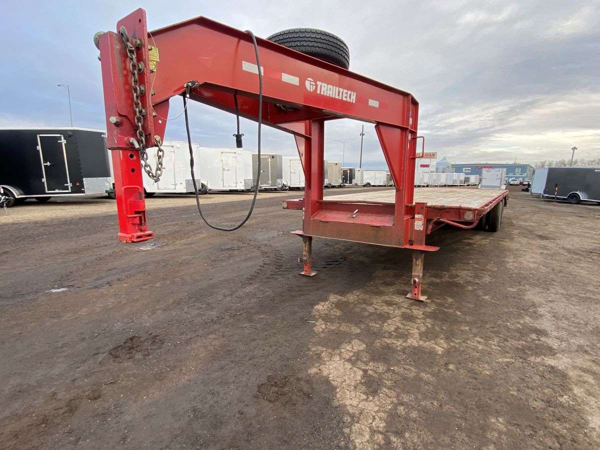 Used 2019 Trailtech 26' Gooseneck Trailer