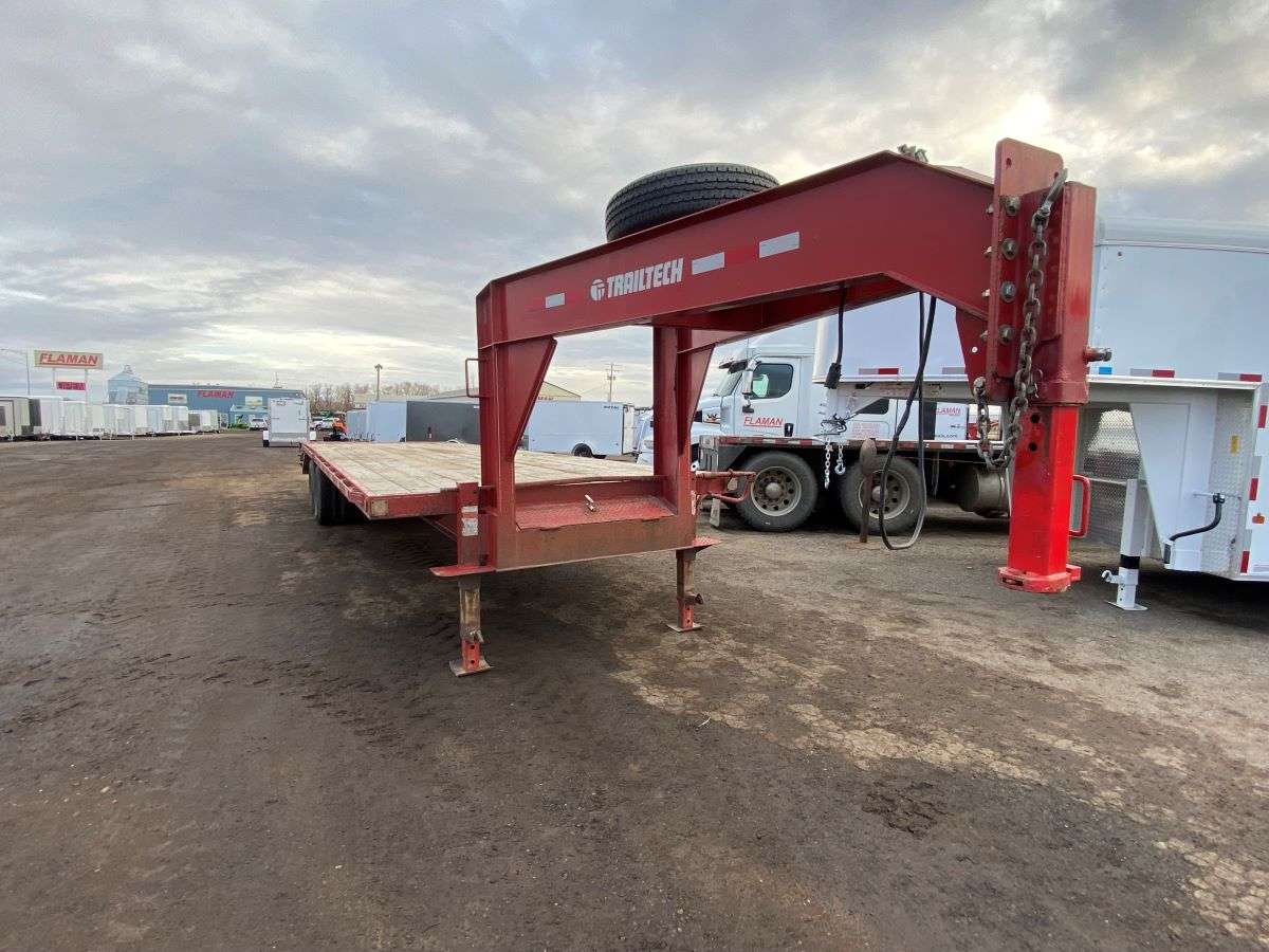 Used 2019 Trailtech 26' Gooseneck Trailer