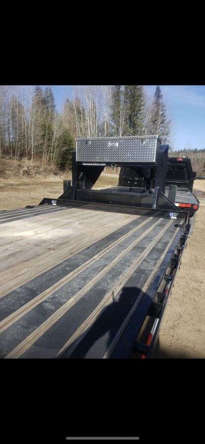 Used 2022 Diamond C 8'5" x 26' Gooseneck