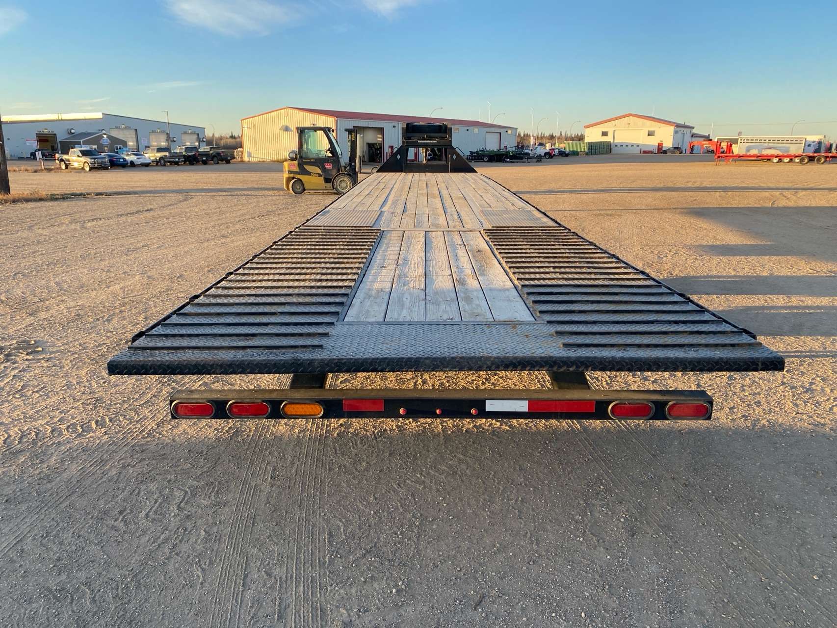 Used 2022 Diamond C FMAX 8'6" x 32' Gooseneck Flat Deck