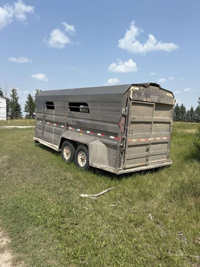 2009 Norbert 7'6" x 20' Gooseneck Livestock Trailer