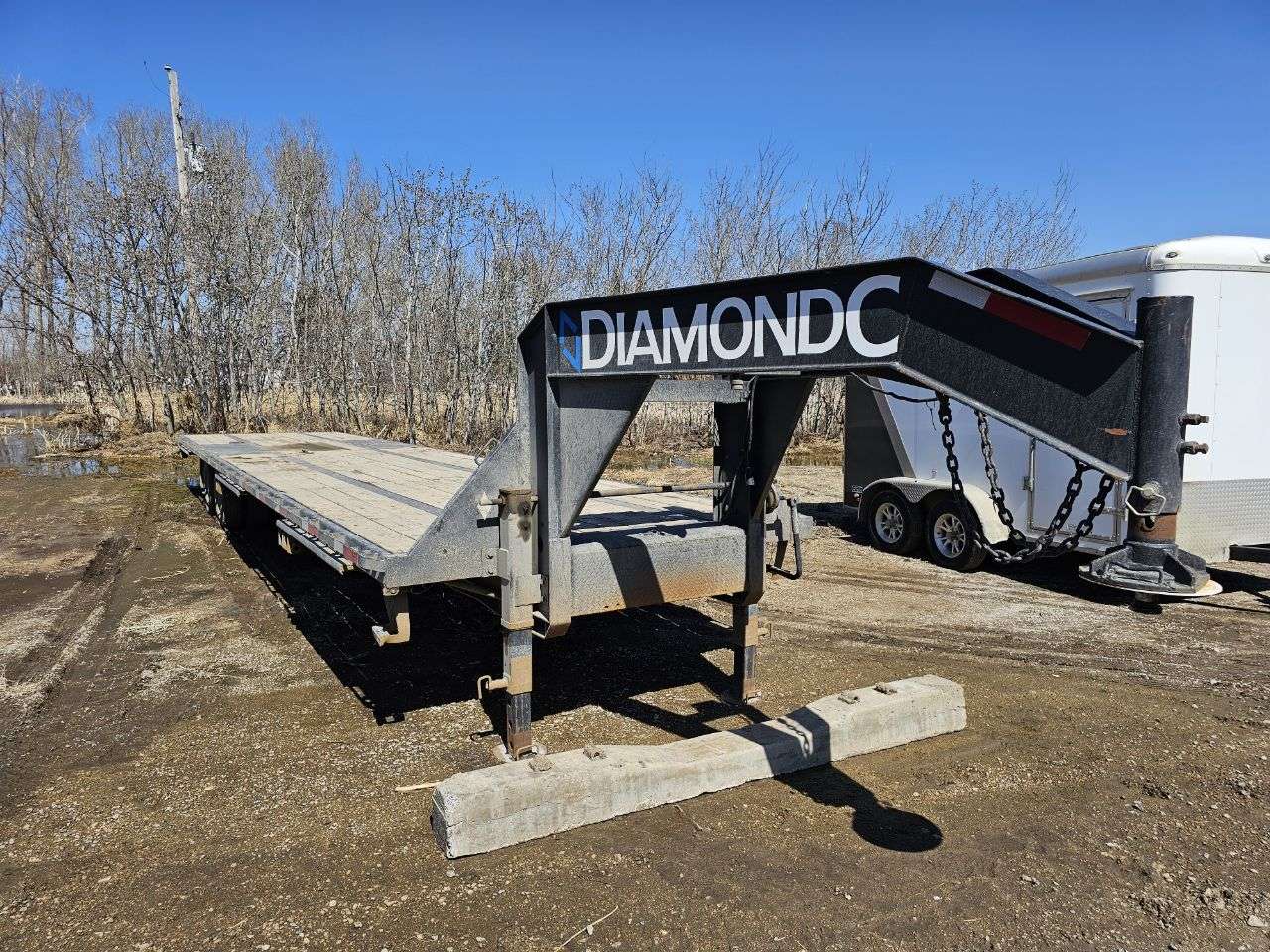 2012 Diamond C 8'6" x 40' Gooseneck Flat Deck
