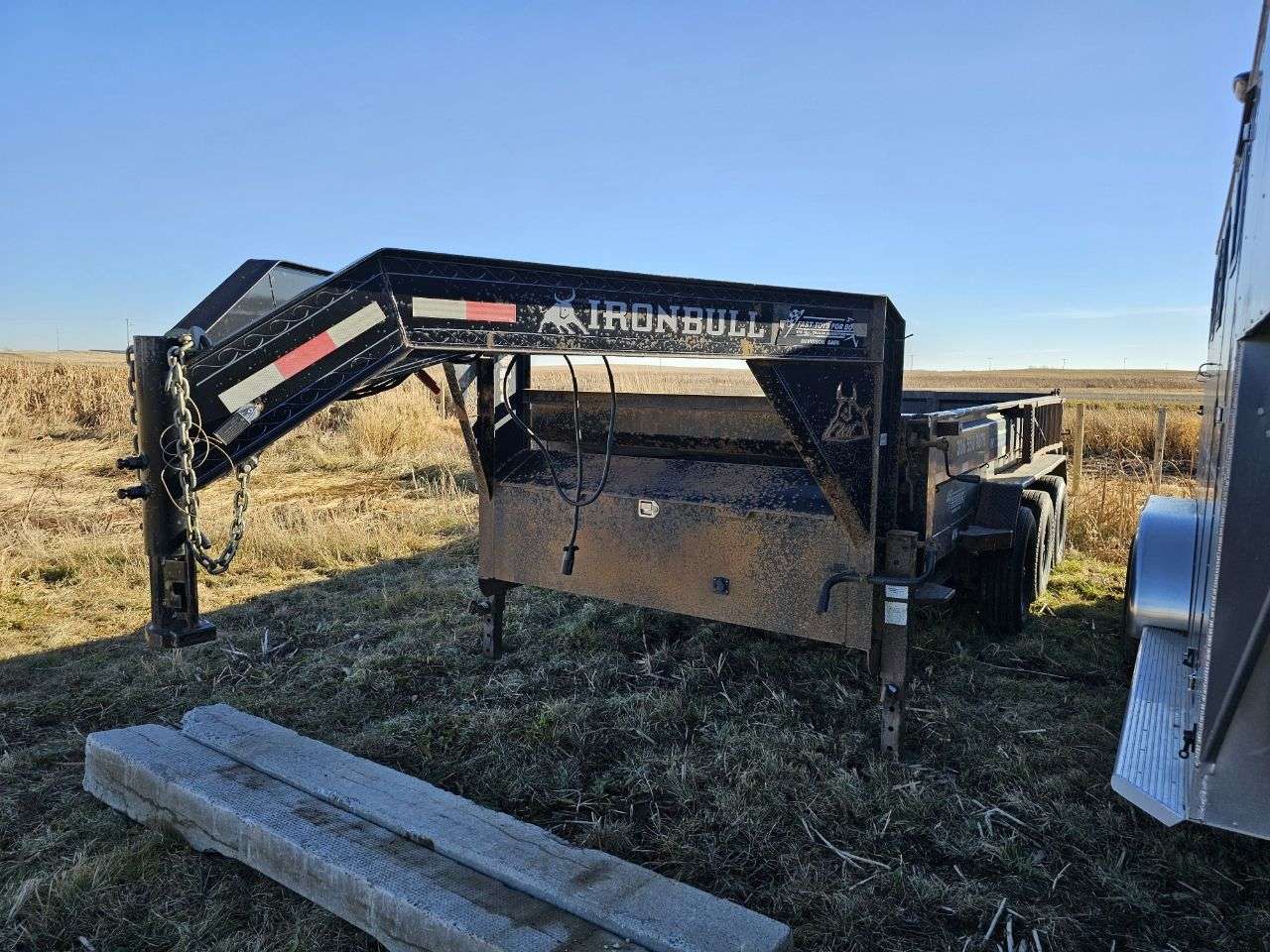 2019 Iron Bull 16' Gooseneck Dump