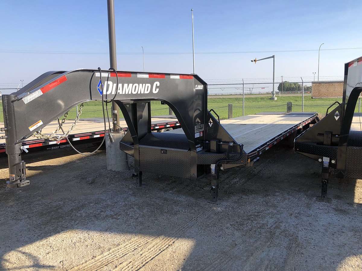 2023 Diamond C 32' Gooseneck Trailer