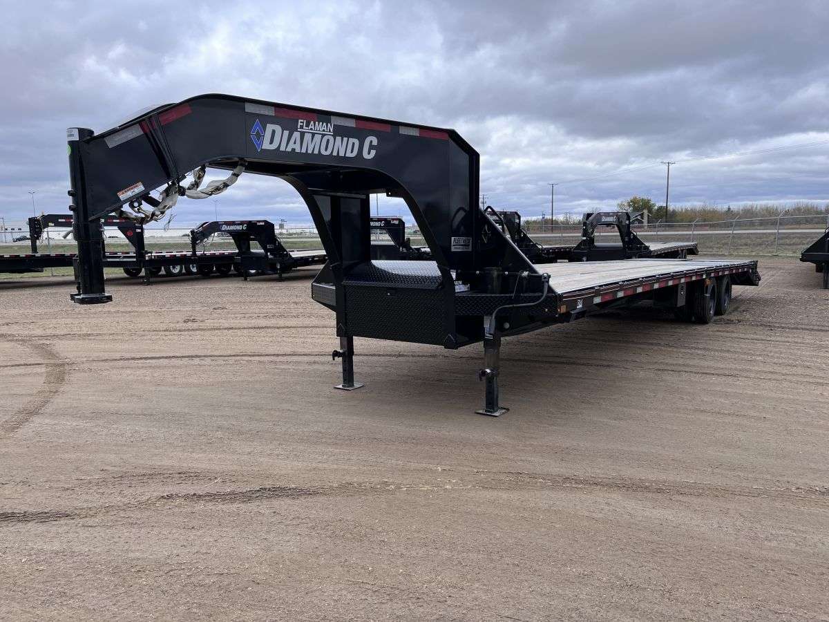 2023 Diamond C FMAX 8'6" x 32' GN Beavertail Flat Deck
