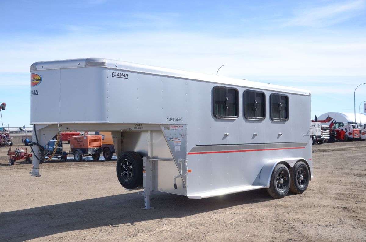 2024 Sundowner Super Sport 6'9" x 15'3" 3-Horse Gooseneck