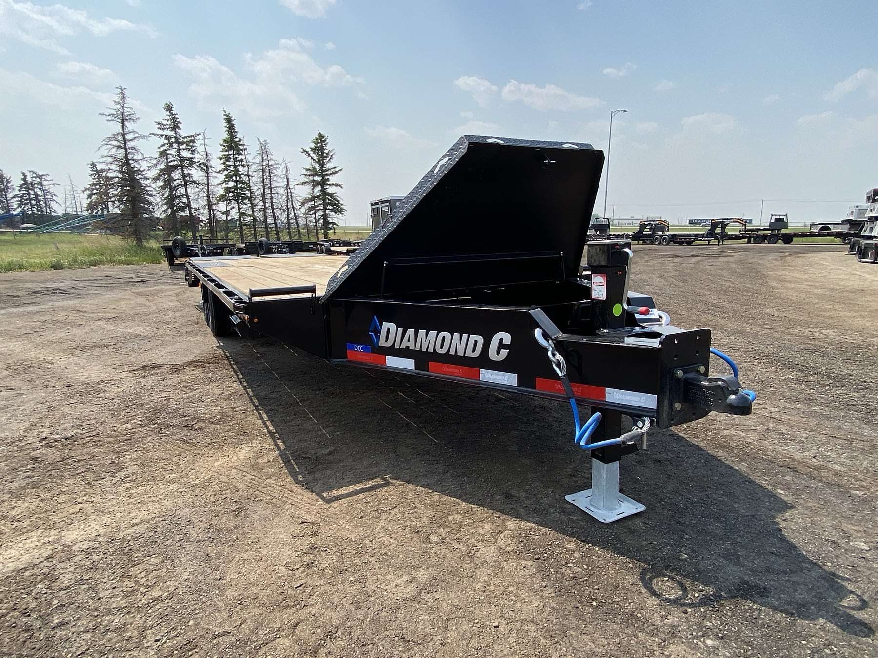 2025 Diamond C 26' Deck-Over Trailer