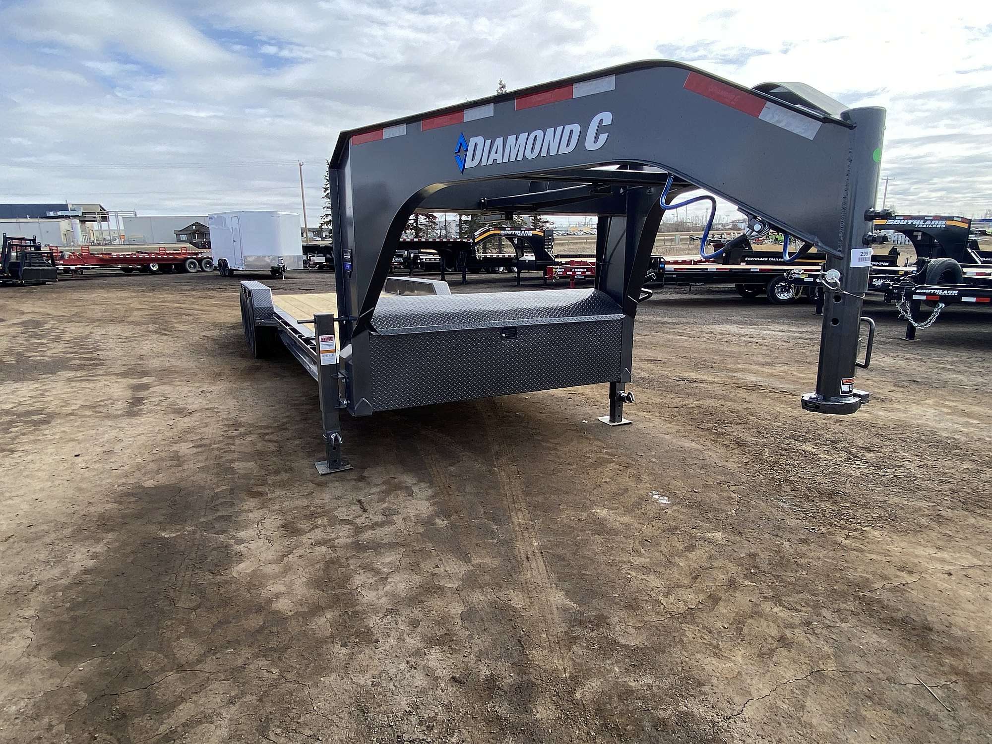 2025 Diamond C 26' Low Profile Gooseneck Trailer
