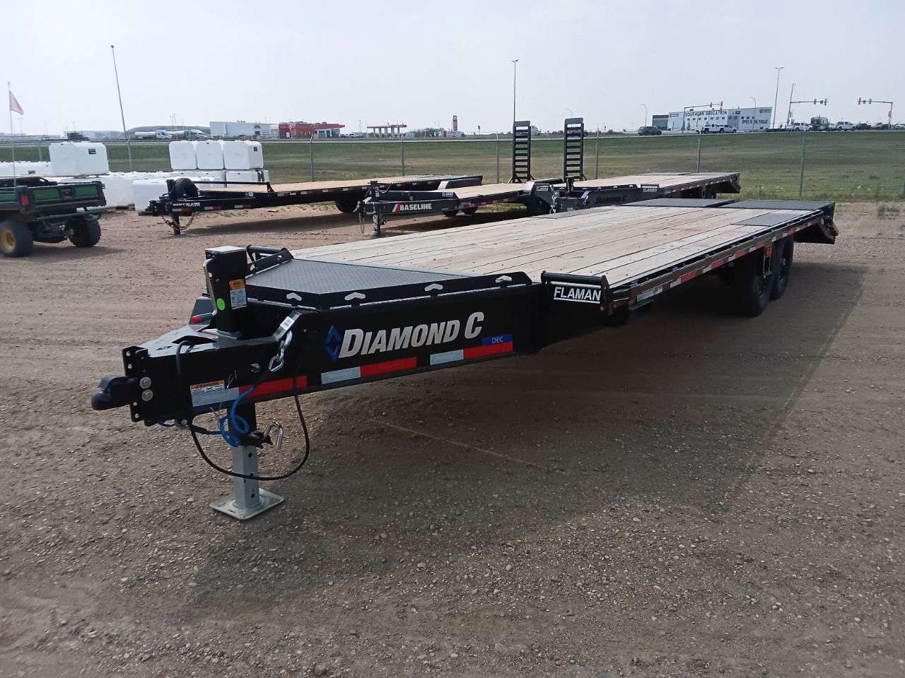 2025 Diamond C DEC 8'6" x 24' Beavertail Deckover