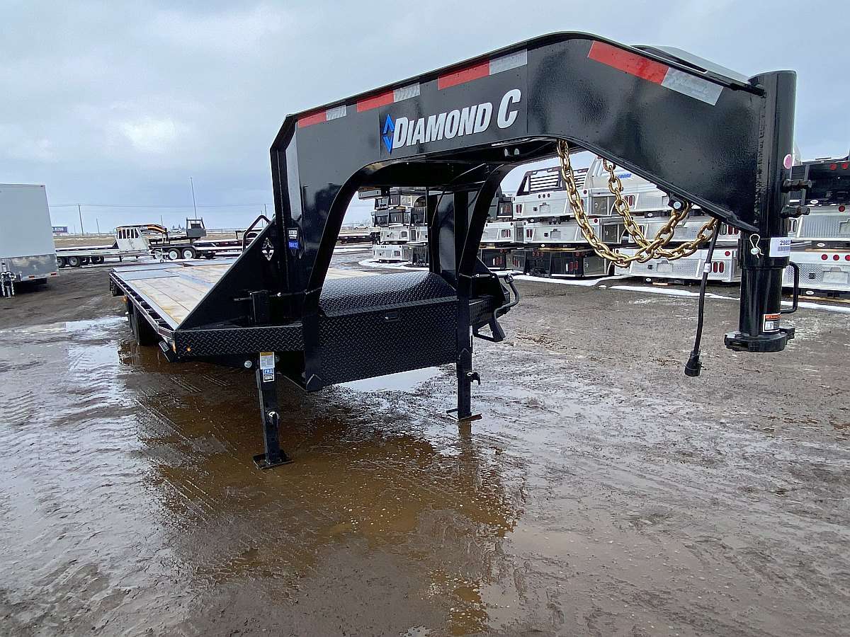 2025 Diamond C FMAX212- 30' Gooseneck Trailer