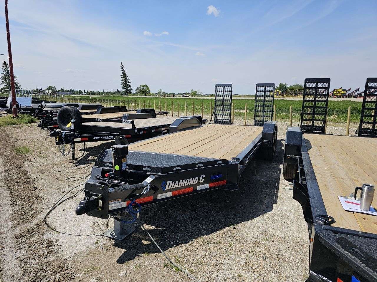 2025 Diamond C LPX 8'6" x 20' Beavertail Flat Deck